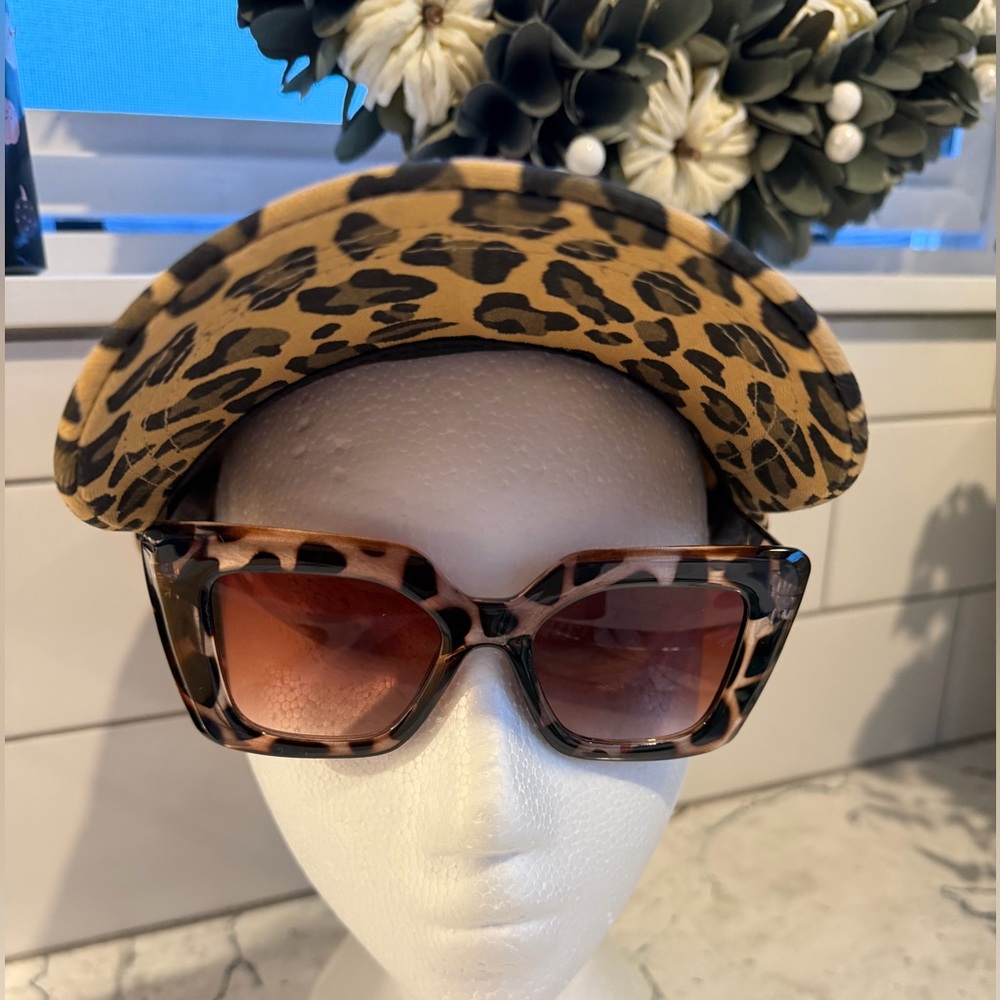 LEOPARD HAT AND SUNGLASSES ENSEMBLE 
CHIC INSTYLE  FASHION STATEMENT